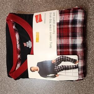 Hanes Men's 2 piece sleepwear set.